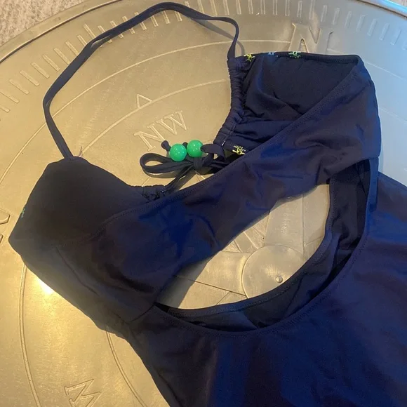 Aerie: 1 piece with cut out - Picture 5 of 7